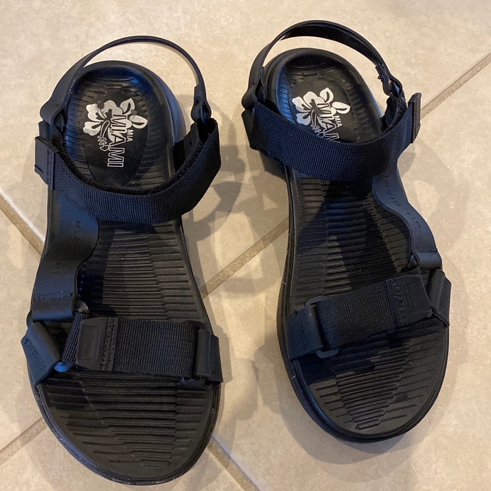 Mia Miami Sandals Size 7
